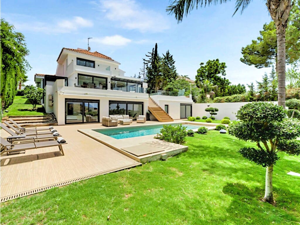 4 bedroom Villa for sale in Nueva Andalucia with pool garage - € 2,990,000 (Ref: 9980212)