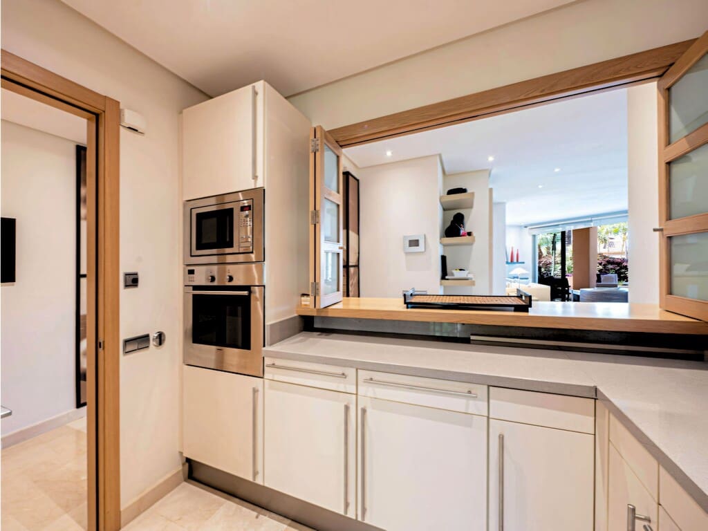 2 soverom Leilighet til salgs i Golden Mile med svømmebasseng garasje - € 1 395 000 (Ref: 9981842)