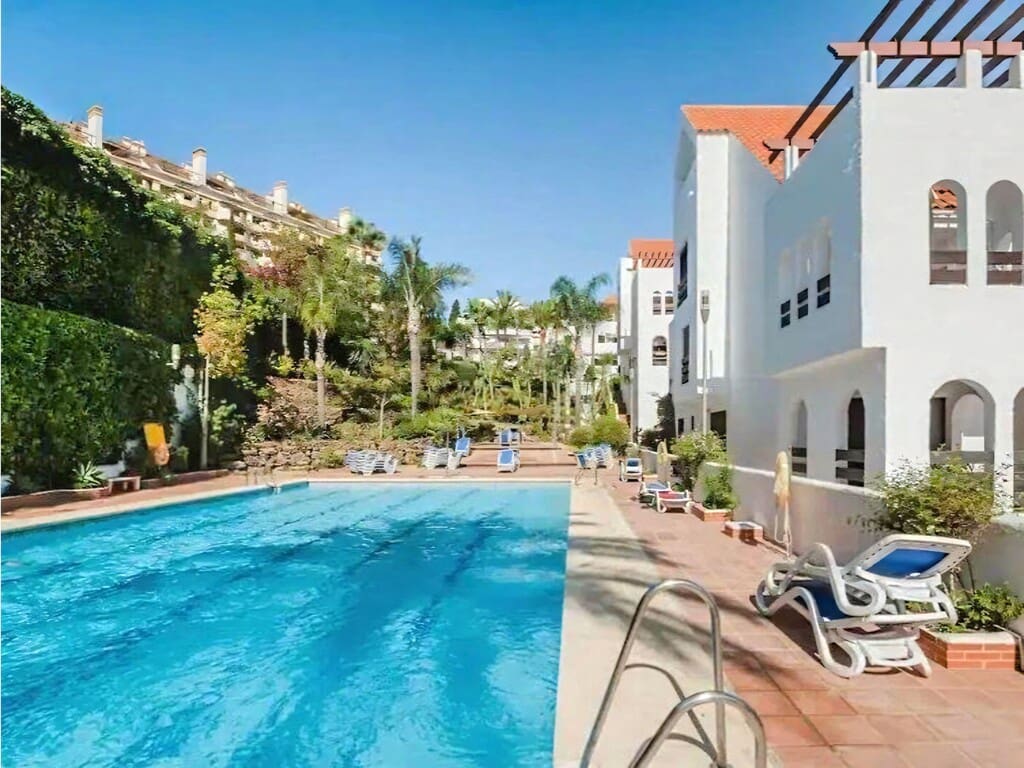 3 soverom Leilighet til salgs i Nueva Andalucia med svømmebasseng garasje - € 549 000 (Ref: 9981843)