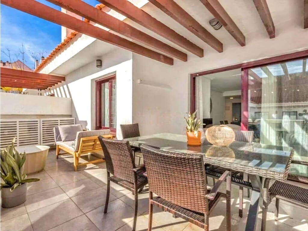 3 soverom Leilighet til salgs i Nueva Andalucia med svømmebasseng garasje - € 549 000 (Ref: 9981843)