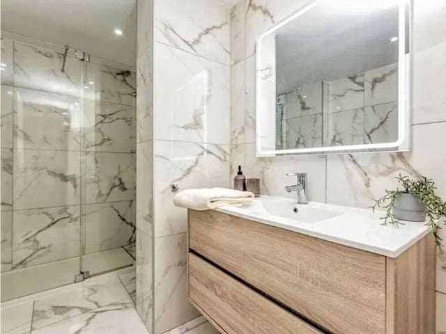 3 soverom Leilighet til salgs i Nueva Andalucia, Marbella med svømmebasseng garasje - € 549 000 (Ref: 9981843)