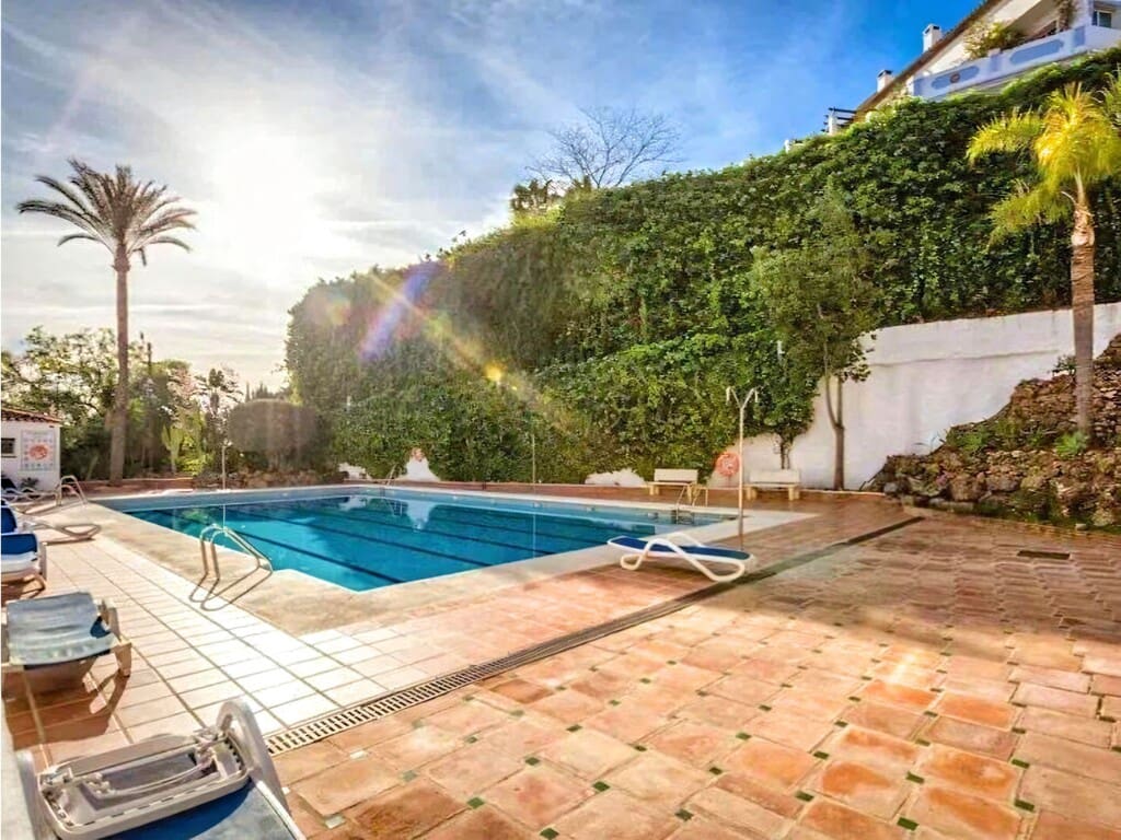 3 soverom Leilighet til salgs i Nueva Andalucia med svømmebasseng garasje - € 549 000 (Ref: 9981843)