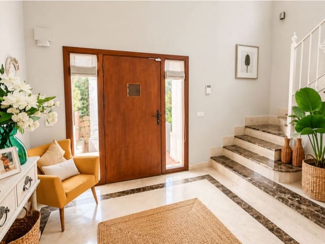 3 soverom Villa til salgs i Estepona Golf, Estepona med garasje - € 849 750 (Ref: 9984474)
