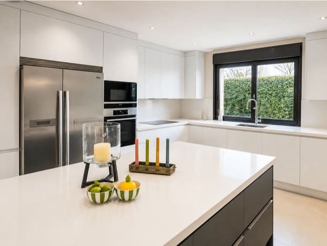 3 soverom Villa til salgs i Estepona Golf, Estepona med garasje - € 849 750 (Ref: 9984474)