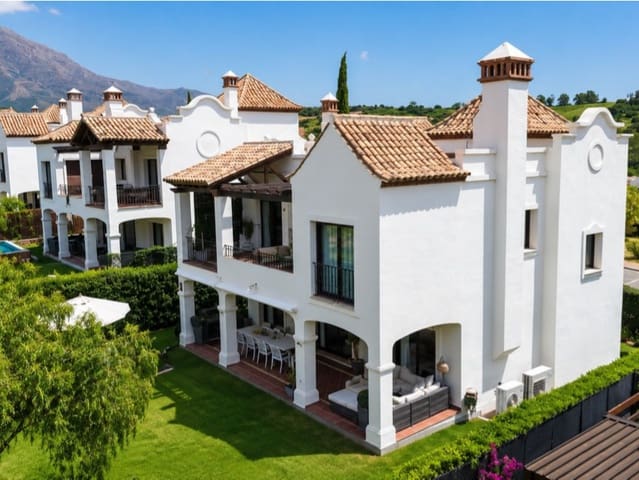 3 soverom Villa til salgs i Estepona Golf, Estepona med garasje - € 849 750 (Ref: 9984474)