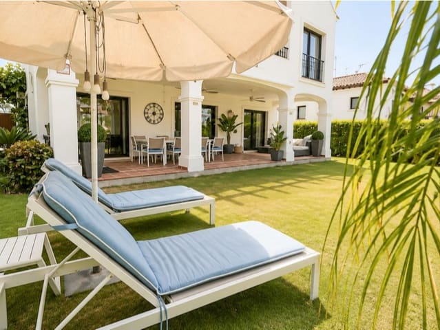 3 soverom Villa til salgs i Estepona Golf, Estepona med garasje - € 849 750 (Ref: 9984474)
