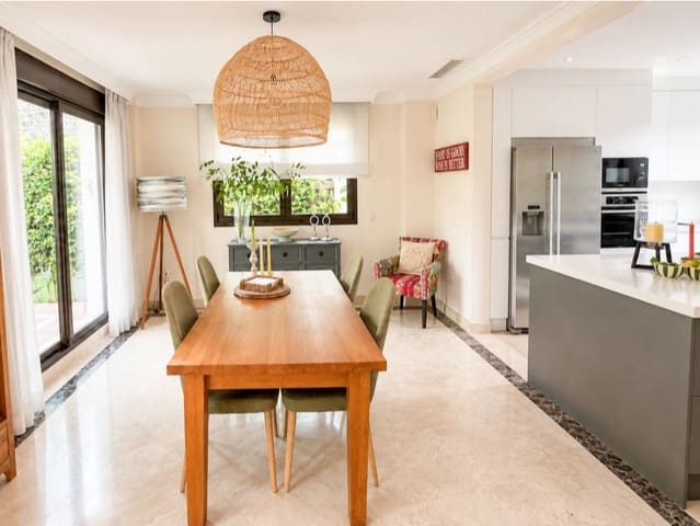3 soverom Villa til salgs i Estepona Golf, Estepona med garasje - € 849 750 (Ref: 9984474)