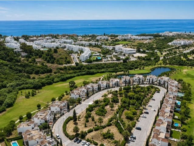 3 soverom Villa til salgs i Estepona Golf, Estepona med garasje - € 849 750 (Ref: 9984474)
