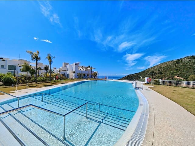 Apartamento de 3 habitaciones en Ojen en venta con piscina - 1.345.000 € (Ref: 9984475)