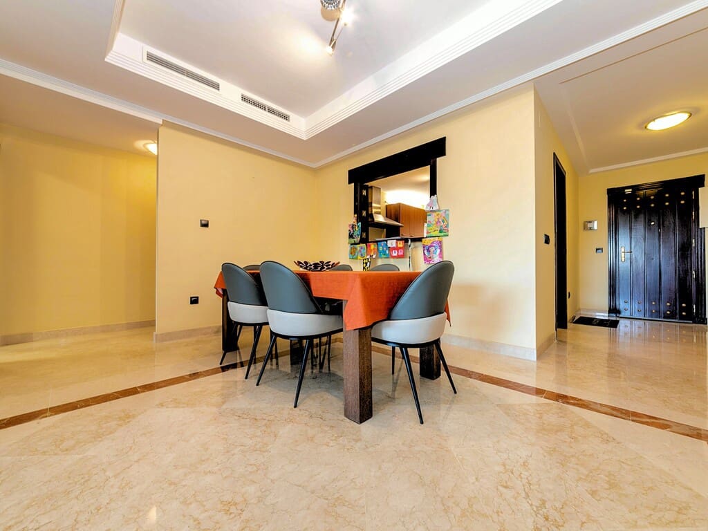 Apartamento de 2 habitaciones en La Mairena en venta con piscina garaje - 379.950 € (Ref: 9986457)