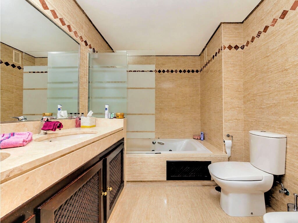 Apartamento de 2 habitaciones en La Mairena en venta con piscina garaje - 379.950 € (Ref: 9986457)