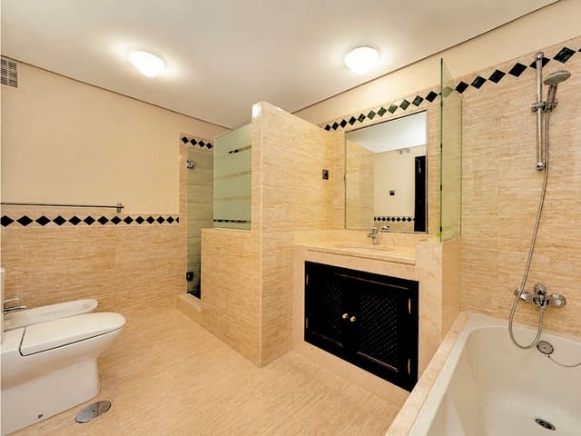 Apartamento de 2 habitaciones en La Mairena, Ojen en venta con piscina garaje - 379.950 € (Ref: 9986457)
