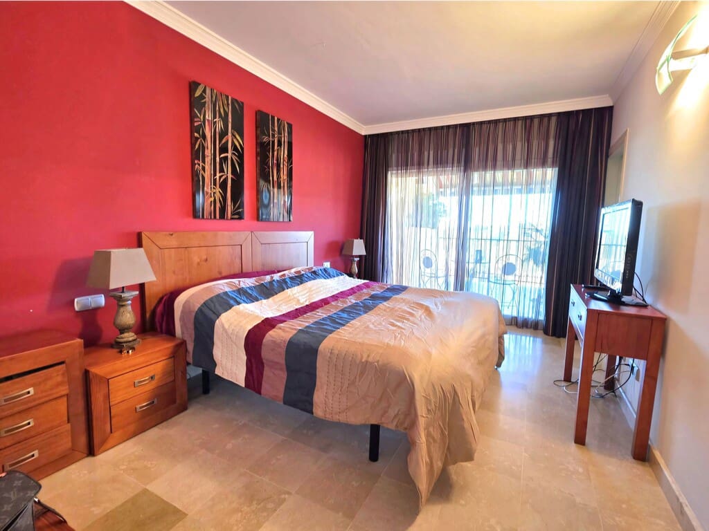 2 bedroom Apartment for sale in Estepona with pool garage - € 749,000 (Ref: 9986458)