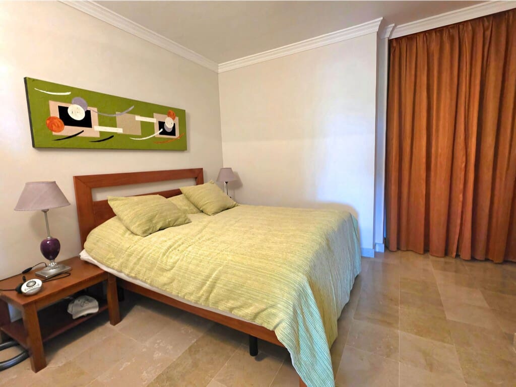 2 bedroom Apartment for sale in Estepona with pool garage - € 749,000 (Ref: 9986458)