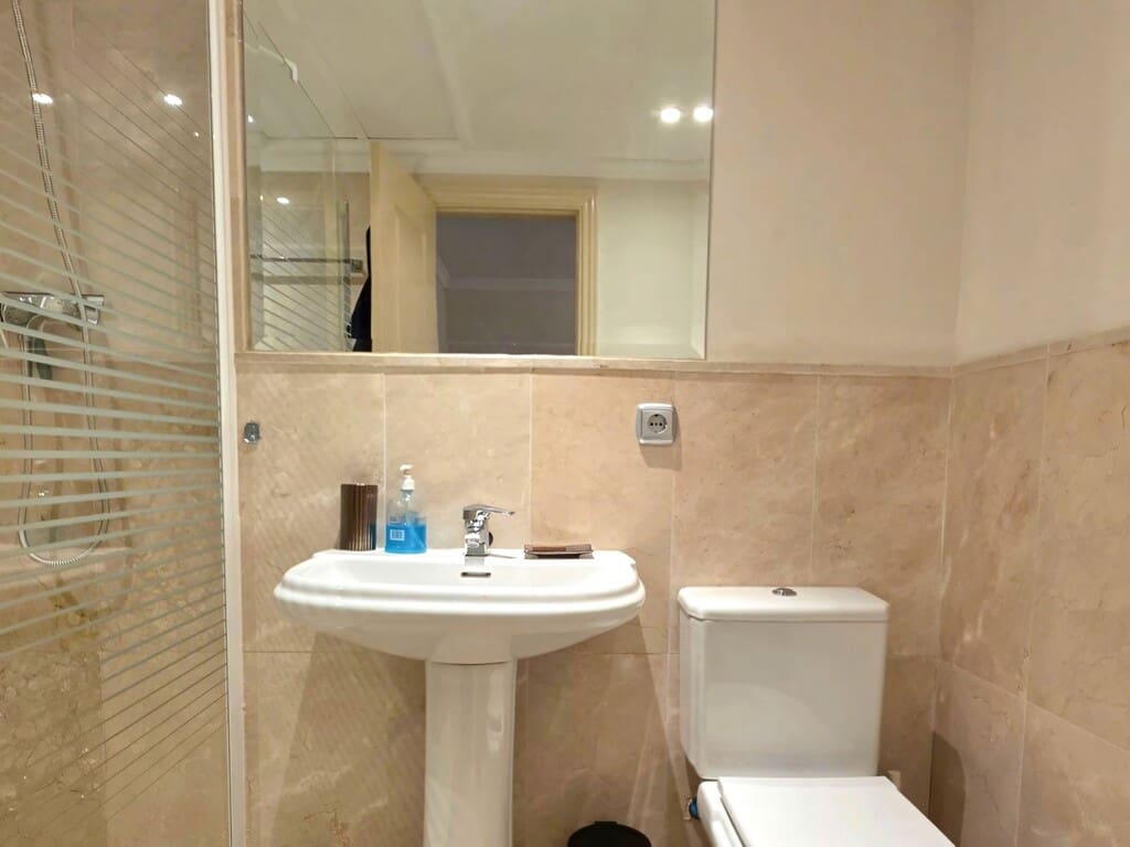 2 bedroom Apartment for sale in Estepona with pool garage - € 749,000 (Ref: 9986458)