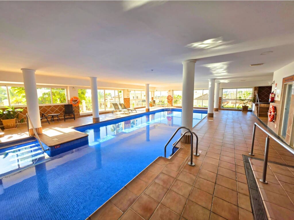 2 bedroom Apartment for sale in Estepona with pool garage - € 749,000 (Ref: 9986458)