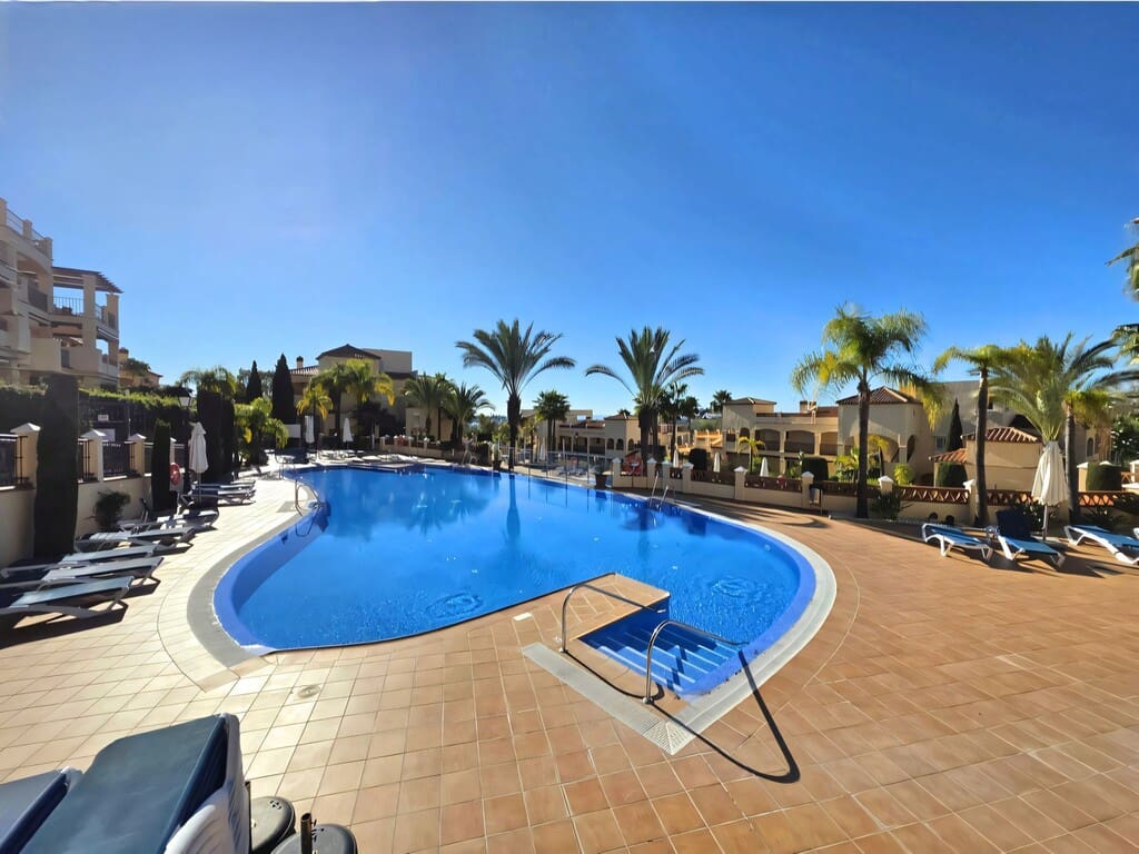 2 bedroom Apartment for sale in Estepona with pool garage - € 749,000 (Ref: 9986458)