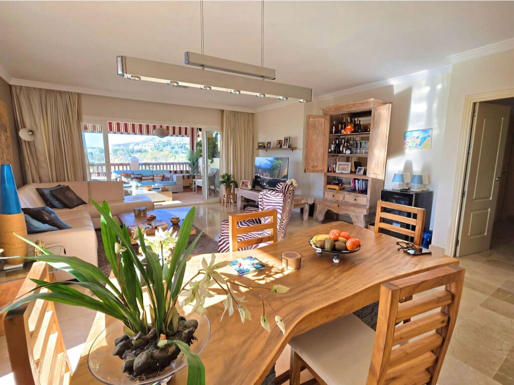 2 bedroom Apartment for sale in Estepona with pool garage - € 749,000 (Ref: 9986458)