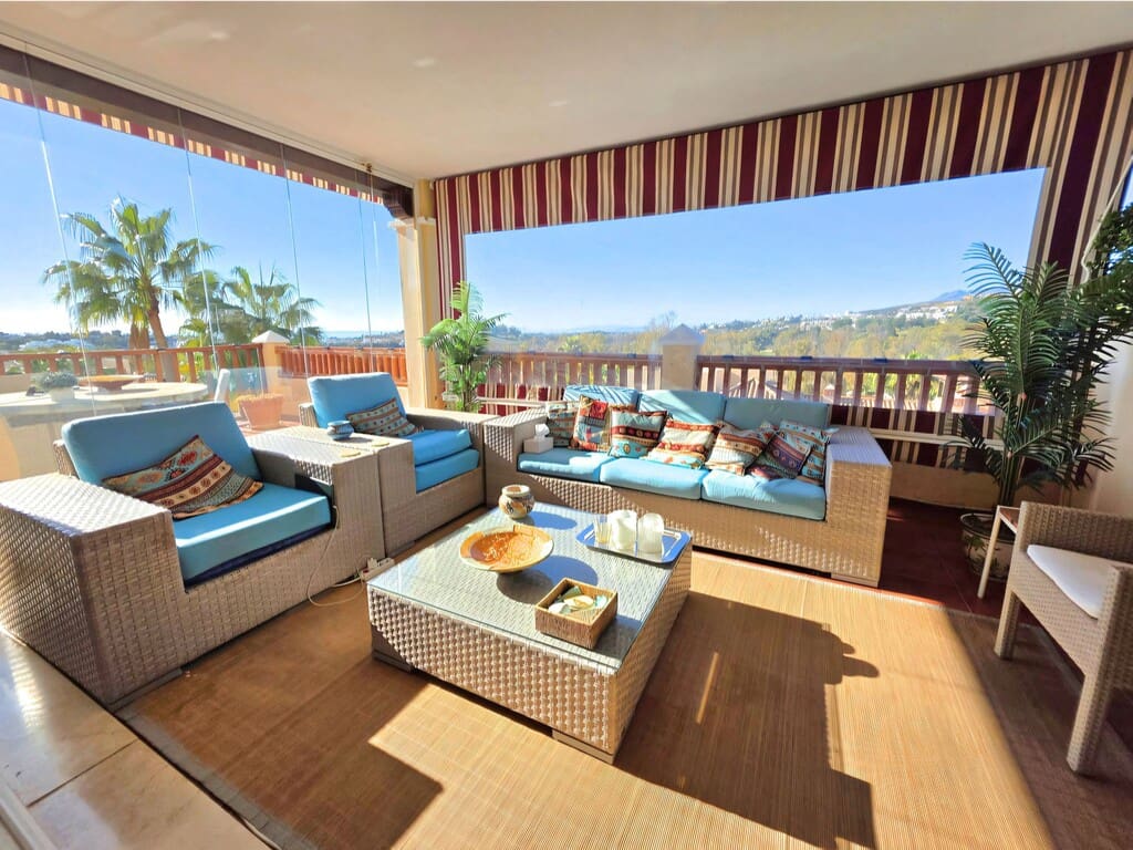2 bedroom Apartment for sale in Estepona with pool garage - € 749,000 (Ref: 9986458)