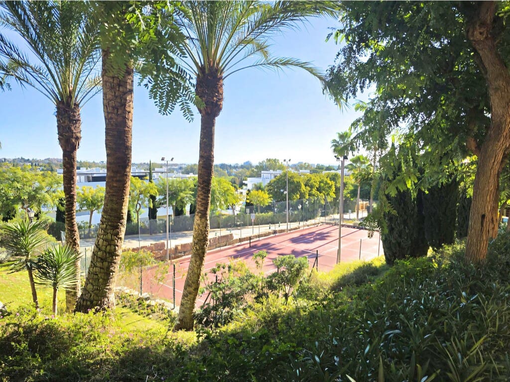 2 bedroom Apartment for sale in Estepona with pool garage - € 749,000 (Ref: 9986458)