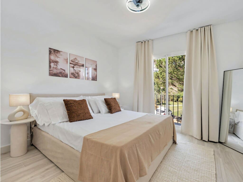 3 soverom Leilighet til salgs i La Quinta med svømmebasseng garasje - € 765 000 (Ref: 9990289)