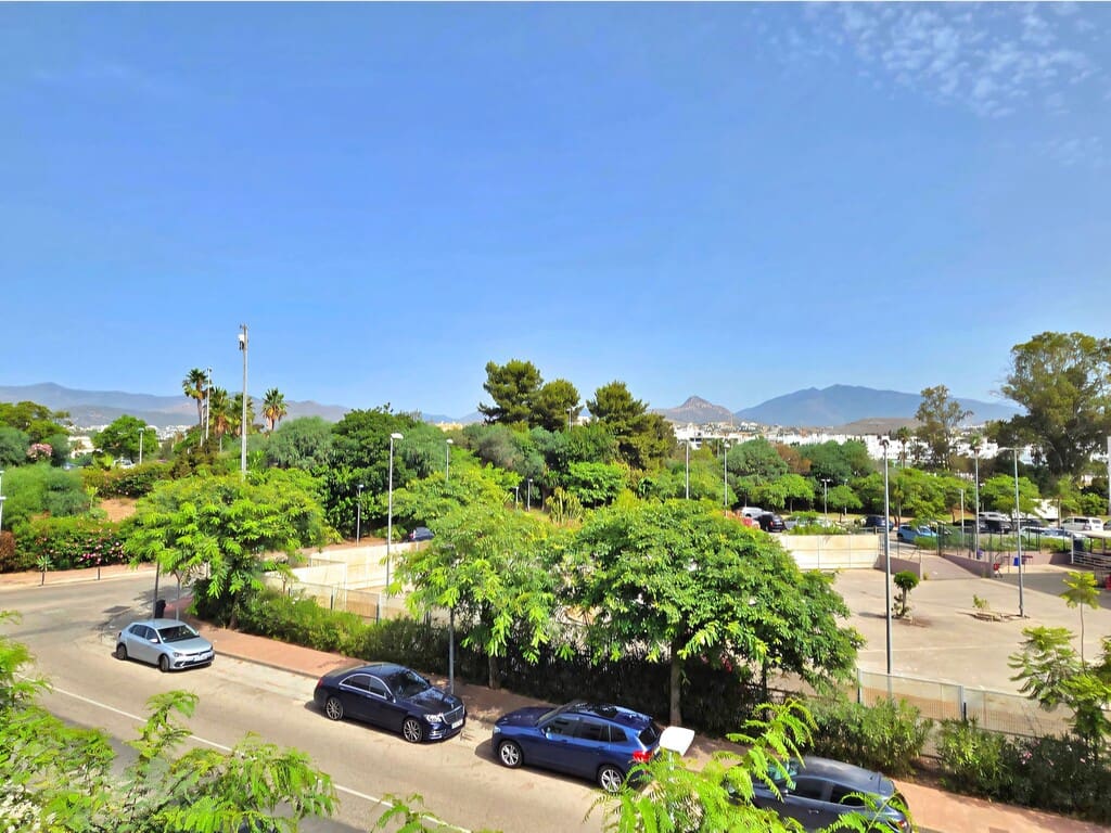 2 Zimmer Apartment zu verkaufen in Costalita mit Pool Garage - 480.000 € (Ref: 9990290)