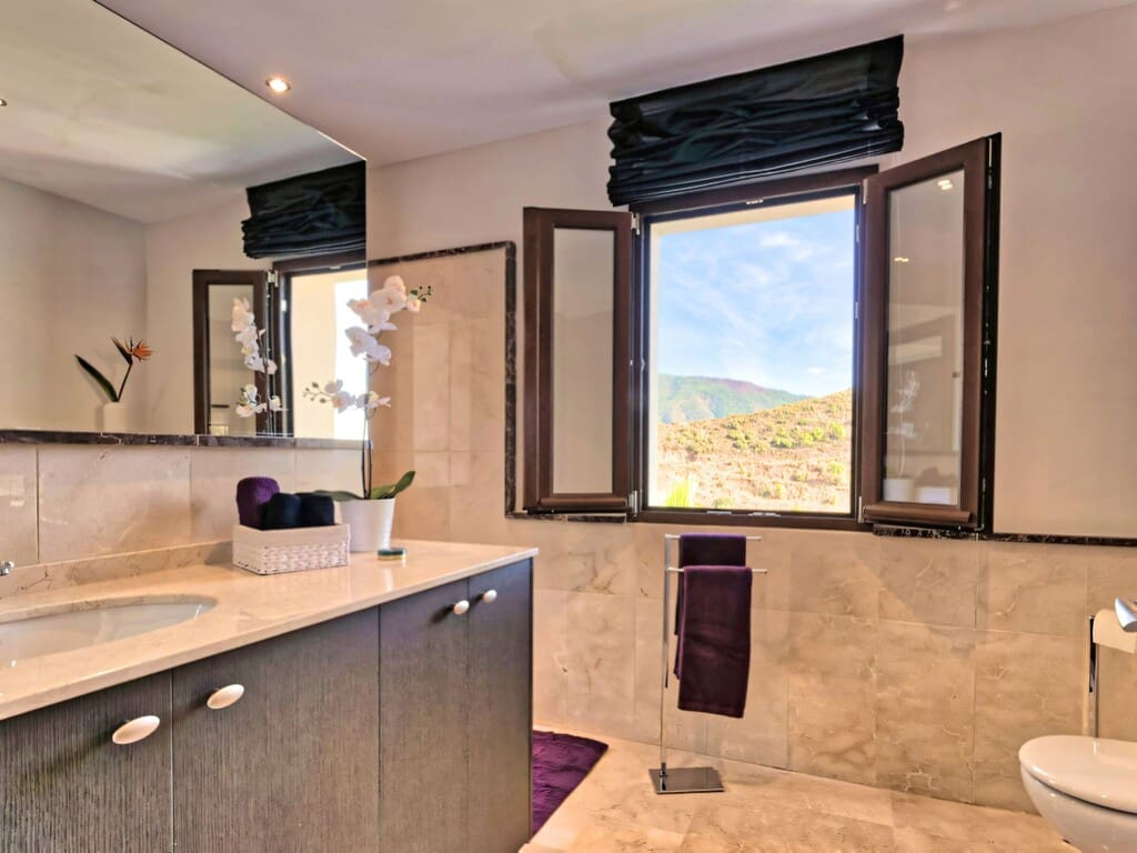 5 sovrum Villa till salu i Benahavis med pool garage - 2 295 000 € (Ref: 9990291)