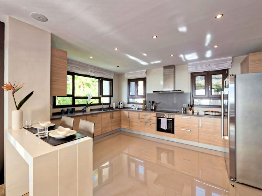 5 sovrum Villa till salu i Benahavis med pool garage - 2 295 000 € (Ref: 9990291)