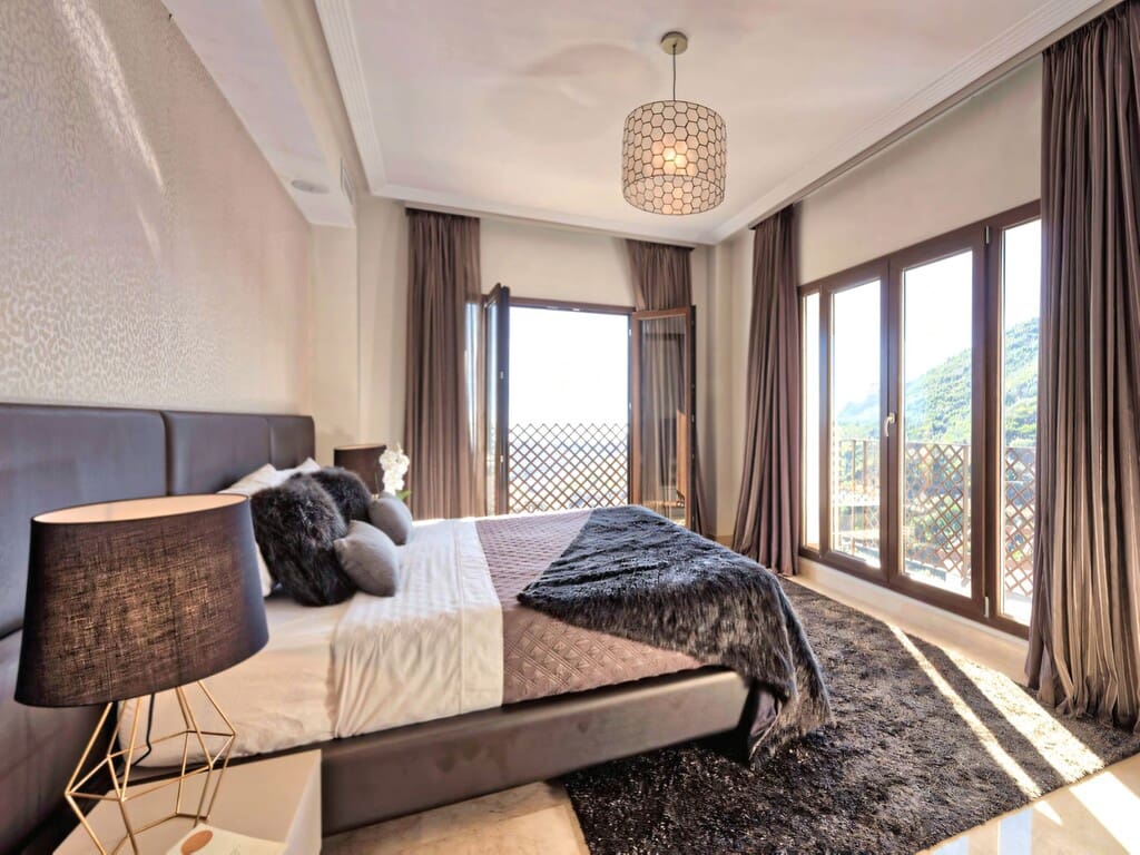 5 sovrum Villa till salu i Benahavis med pool garage - 2 295 000 € (Ref: 9990291)