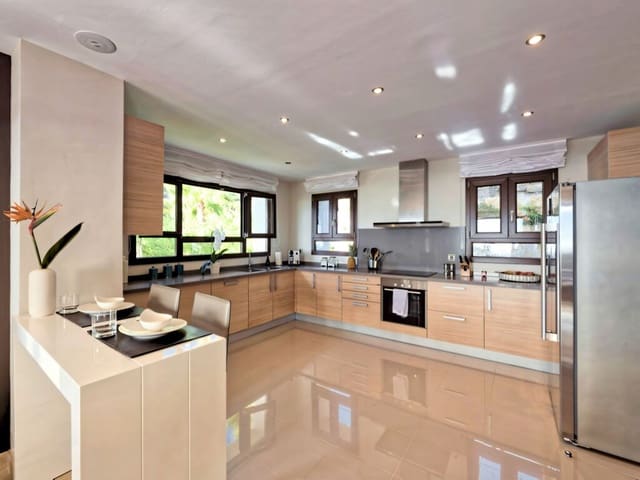 5 sovrum Villa till salu i Benahavís med pool garage - 2 295 000 € (Ref: 9990291)