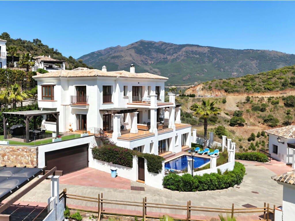 5 sovrum Villa till salu i Benahavis med pool garage - 2 295 000 € (Ref: 9990291)