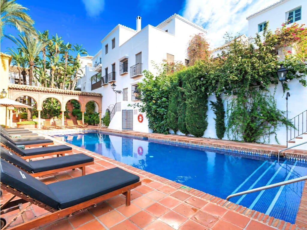 3 quarto Casa em Banda para venda em Golden Mile com piscina - 1 195 000 € (Ref: 9993870)