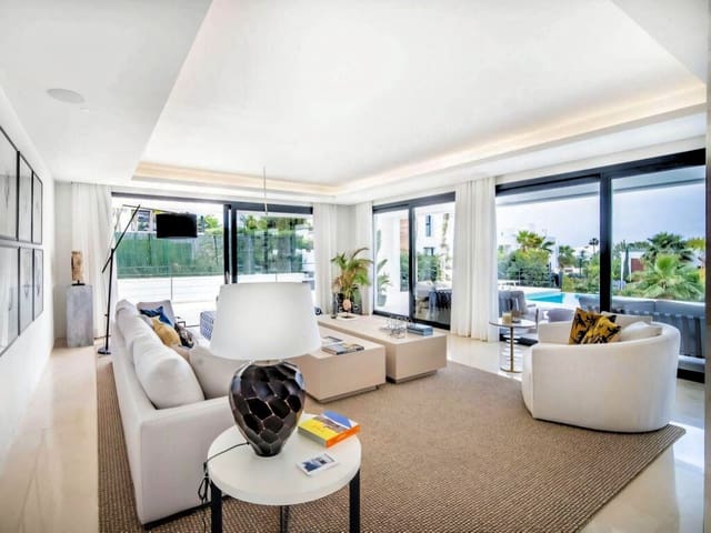 6 soverom Villa til salgs i Nueva Andalucia, Marbella med svømmebasseng garasje - € 3 395 000 (Ref: 9996695)