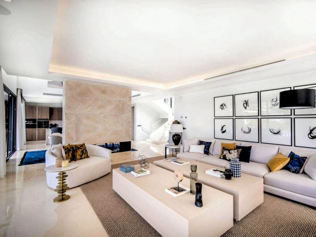 6 soverom Villa til salgs i Nueva Andalucia med svømmebasseng garasje - € 3 395 000 (Ref: 9996695)