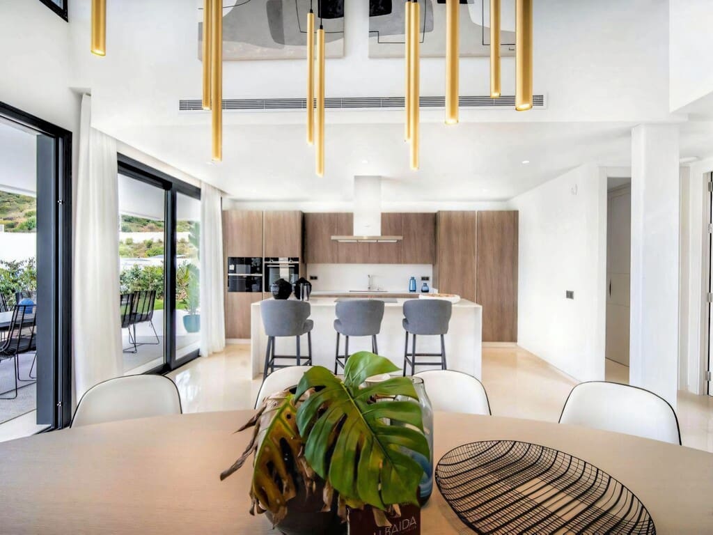 6 soverom Villa til salgs i Nueva Andalucia med svømmebasseng garasje - € 3 395 000 (Ref: 9996695)
