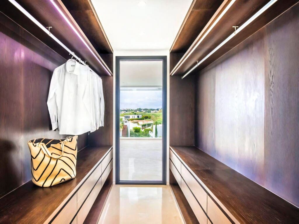 6 soverom Villa til salgs i Nueva Andalucia med svømmebasseng garasje - € 3 395 000 (Ref: 9996695)