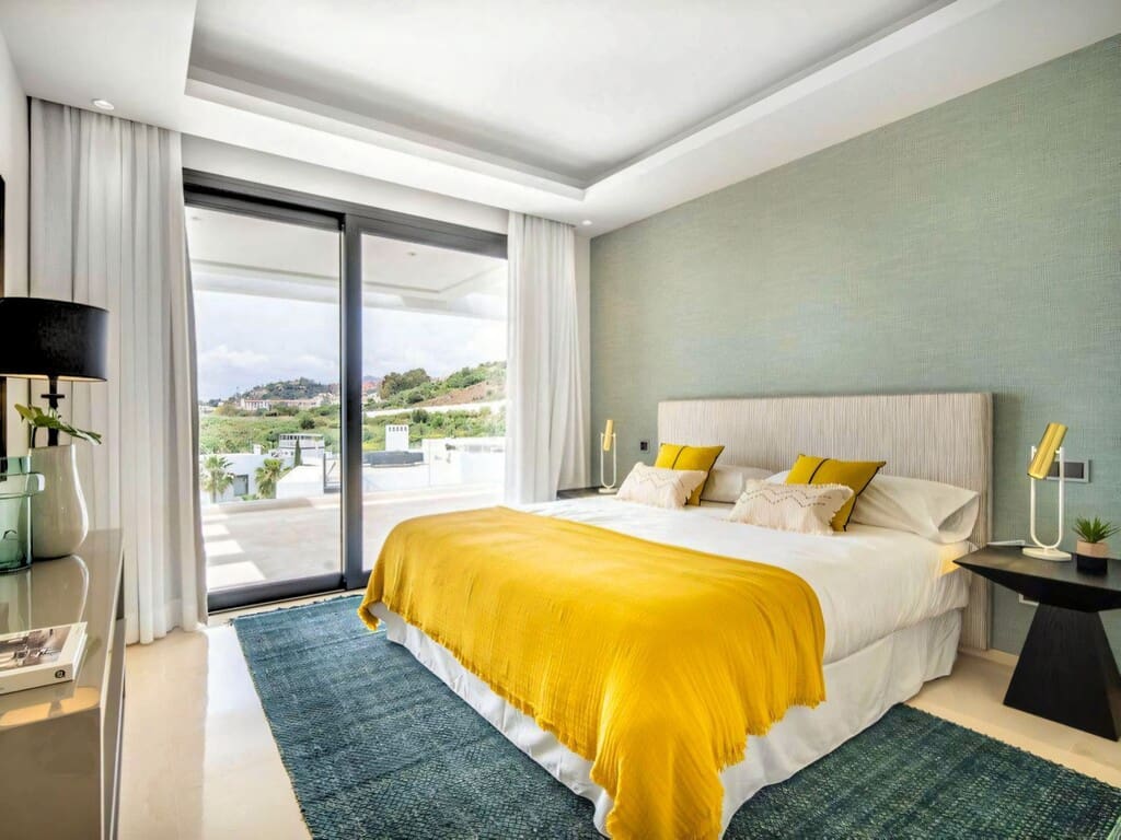 6 soverom Villa til salgs i Nueva Andalucia med svømmebasseng garasje - € 3 395 000 (Ref: 9996695)