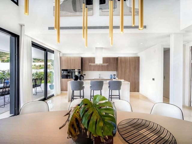 6 soverom Villa til salgs i Nueva Andalucia, Marbella med svømmebasseng garasje - € 3 395 000 (Ref: 9996695)