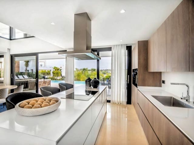 6 soverom Villa til salgs i Nueva Andalucia, Marbella med svømmebasseng garasje - € 3 395 000 (Ref: 9996695)