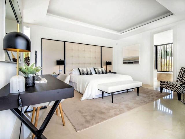 6 soverom Villa til salgs i Nueva Andalucia, Marbella med svømmebasseng garasje - € 3 395 000 (Ref: 9996695)