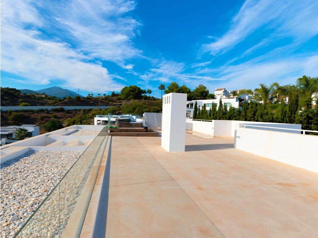 6 soverom Villa til salgs i Nueva Andalucia med svømmebasseng garasje - € 3 395 000 (Ref: 9996695)