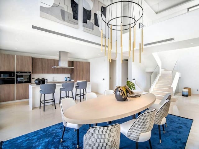6 soverom Villa til salgs i Nueva Andalucia, Marbella med svømmebasseng garasje - € 3 395 000 (Ref: 9996695)