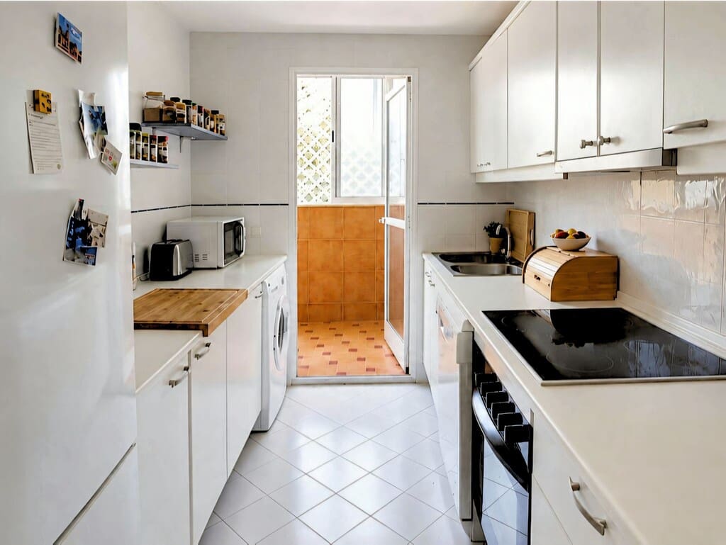 2 bedroom Apartment for sale in Estepona with pool garage - € 342,000 (Ref: 9996696)
