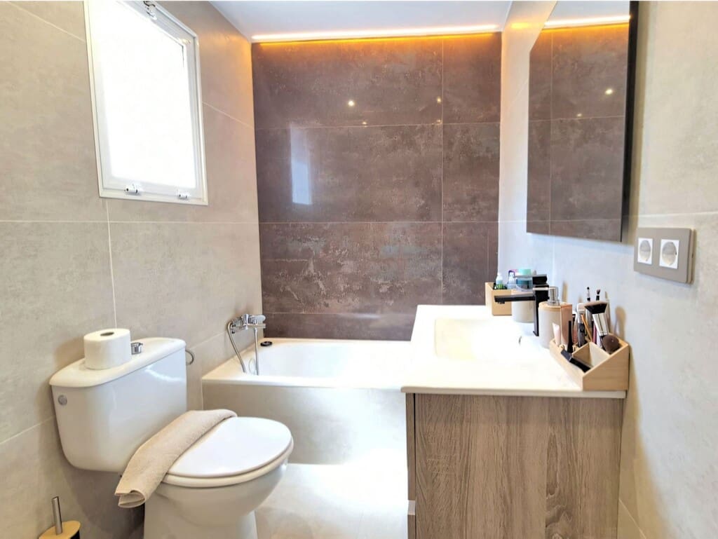 2 bedroom Apartment for sale in Estepona with pool garage - € 342,000 (Ref: 9996696)