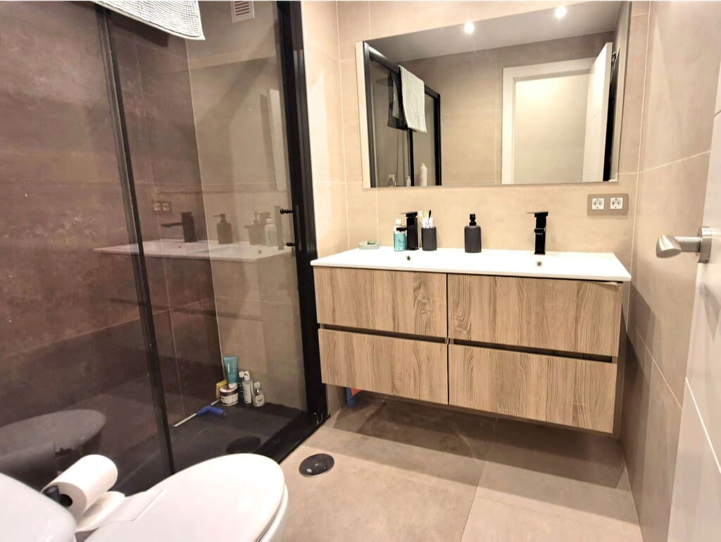 2 bedroom Apartment for sale in Estepona with pool garage - € 342,000 (Ref: 9996696)