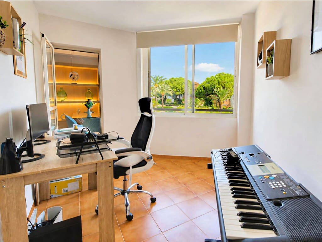 2 bedroom Apartment for sale in Estepona with pool garage - € 342,000 (Ref: 9996696)