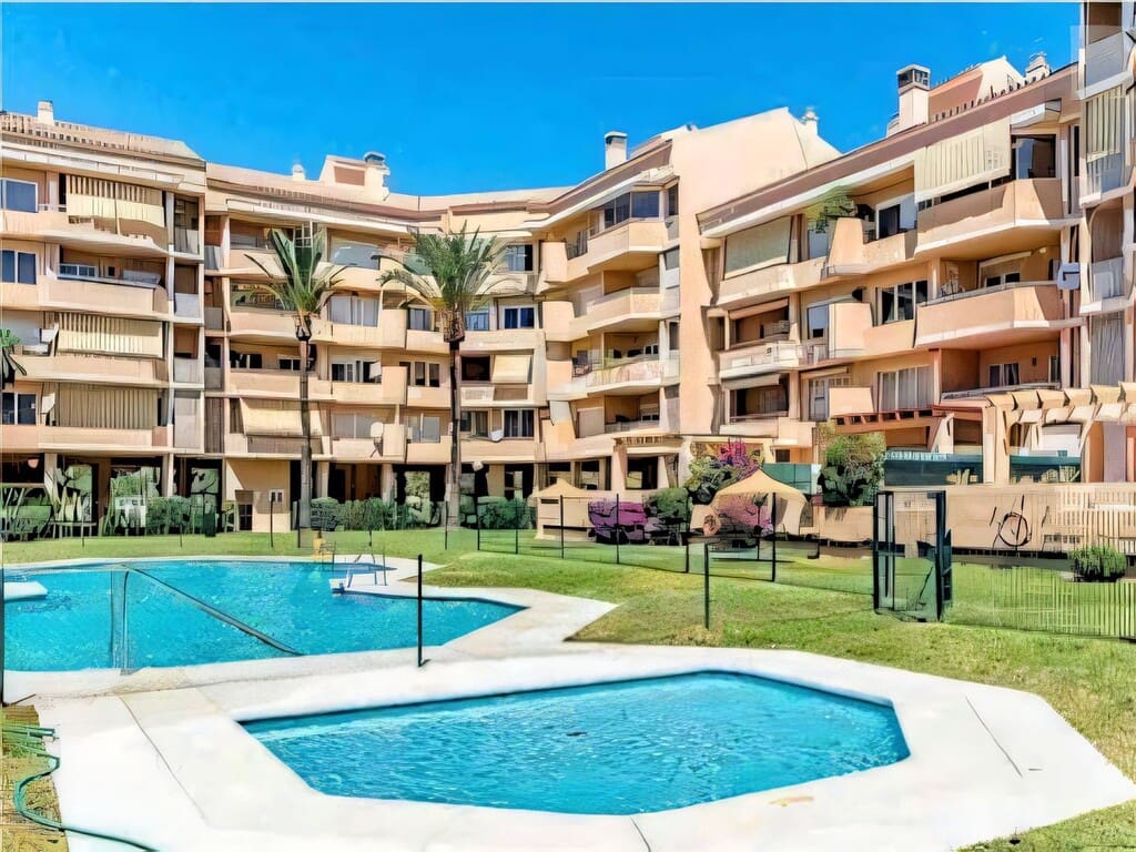 2 bedroom Apartment for sale in Estepona with pool garage - € 342,000 (Ref: 9996696)