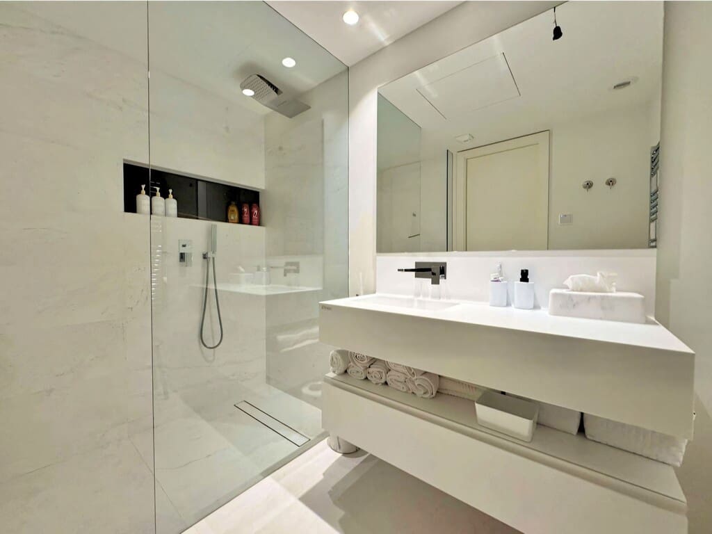 3 slaapkamer Appartement te koop in Ojen met zwembad garage - € 1.385.000 (Ref: 9998140)