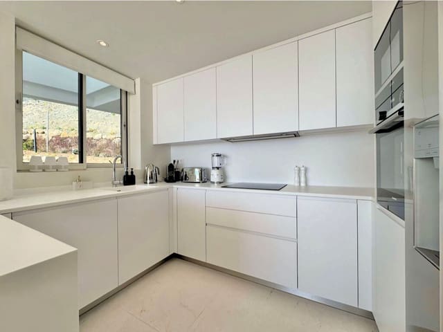 3 slaapkamer Appartement te koop in Ojen met zwembad garage - € 1.385.000 (Ref: 9998140)