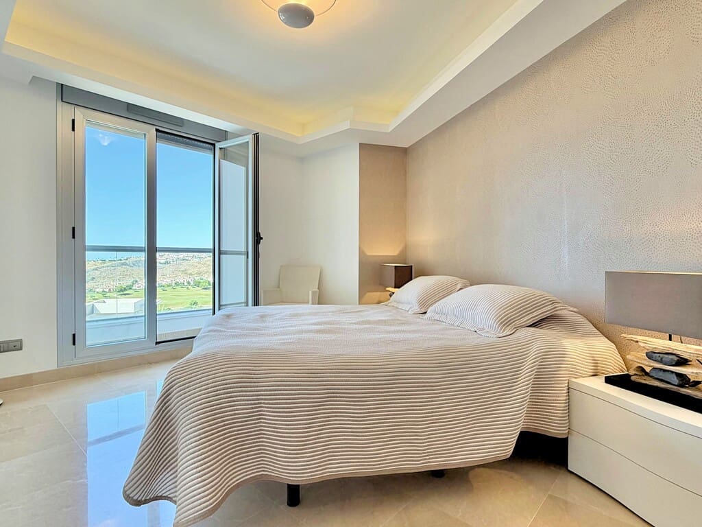 3 bedroom Penthouse for sale in Los Arqueros with pool garage - € 990,000 (Ref: 9998141)